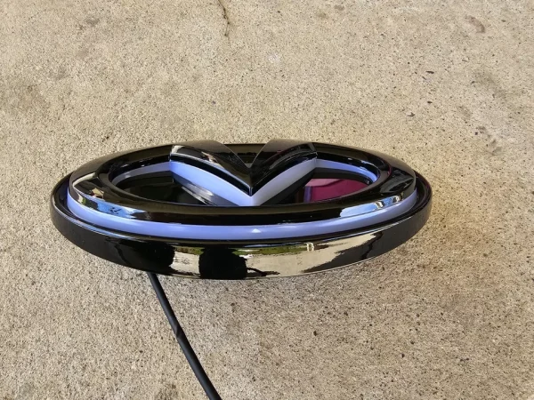 INFINITI Q50  LED Front Grill Emblem - Image 4