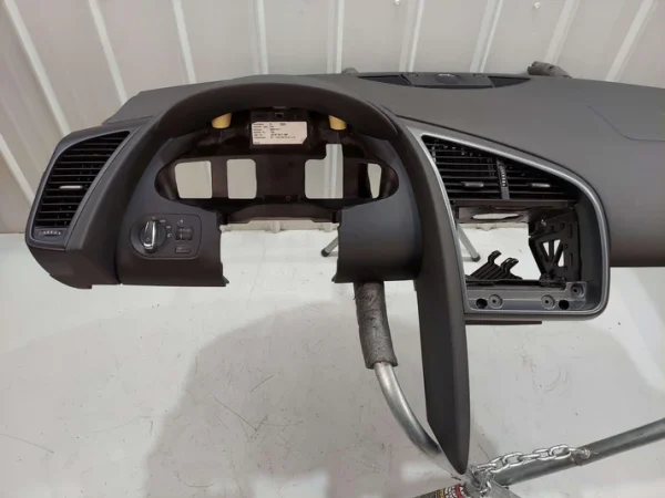 08-15 AUDI R8 DASH PANEL BLACK 423857001E *MINOR TEAR* - Image 8