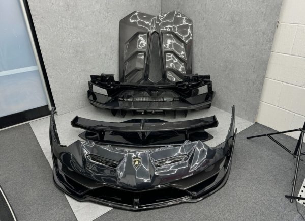 LAMBORGHINI AVENTADOR SVJ LP760-4 CARBON BODY KIT - PERFECT UPGRADE FOR LP700-4