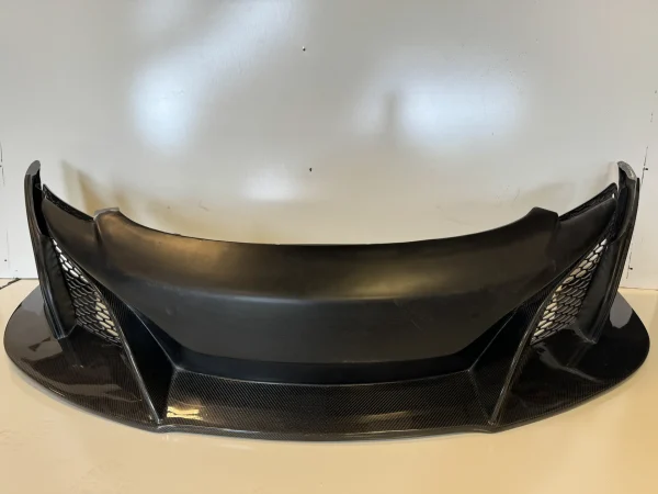 675LT Front Fascia/Carbon Splitter, and carbon side shirts