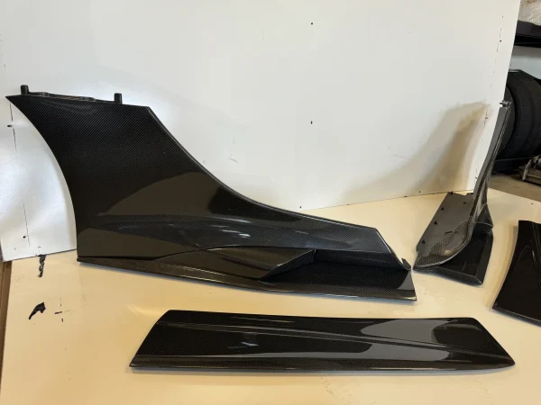 675LT Front Fascia/Carbon Splitter, and carbon side shirts - Image 3