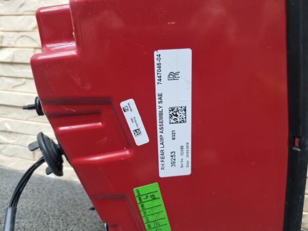 Rolls Royce Cullinan Rear Tail Lights Set USA 7447046 / 7447043 - Image 4