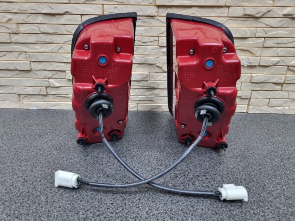 Rolls Royce Cullinan Rear Tail Lights Set USA 7447046 / 7447043 - Image 3