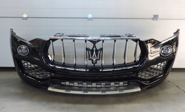 MASERATI LEVANTE GRANLUSSO FRONT BUMPER WITH GRILLE