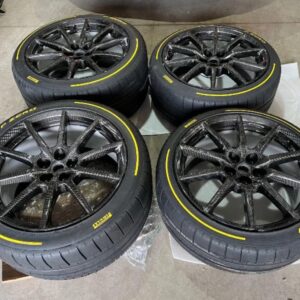 Ferrari 812 Competizione a set of Carbon wheels with Tire, OEM