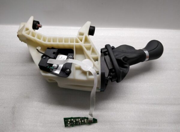 MERCEDES A639 VITO VIANO GEAR LEVER SELECTOR AUTO RHD - Image 2