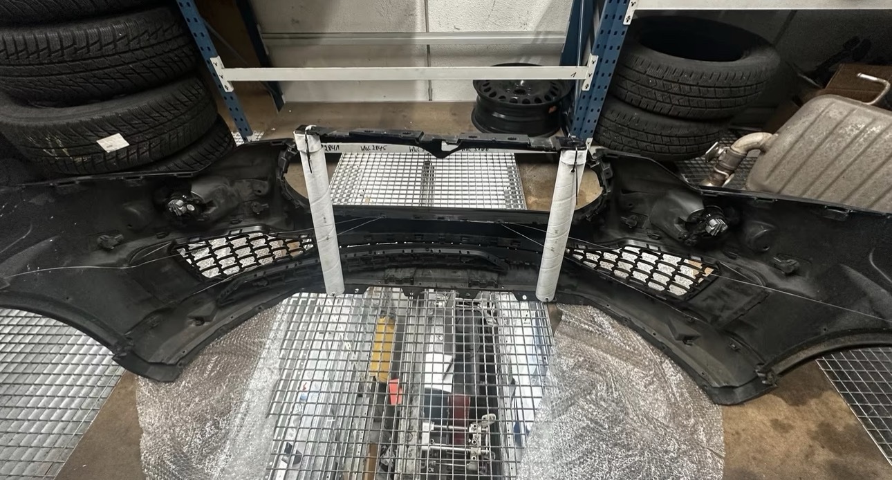 MASERATI LEVANTE GRANLUSSO FRONT BUMPER WITH GRILLE - Image 6