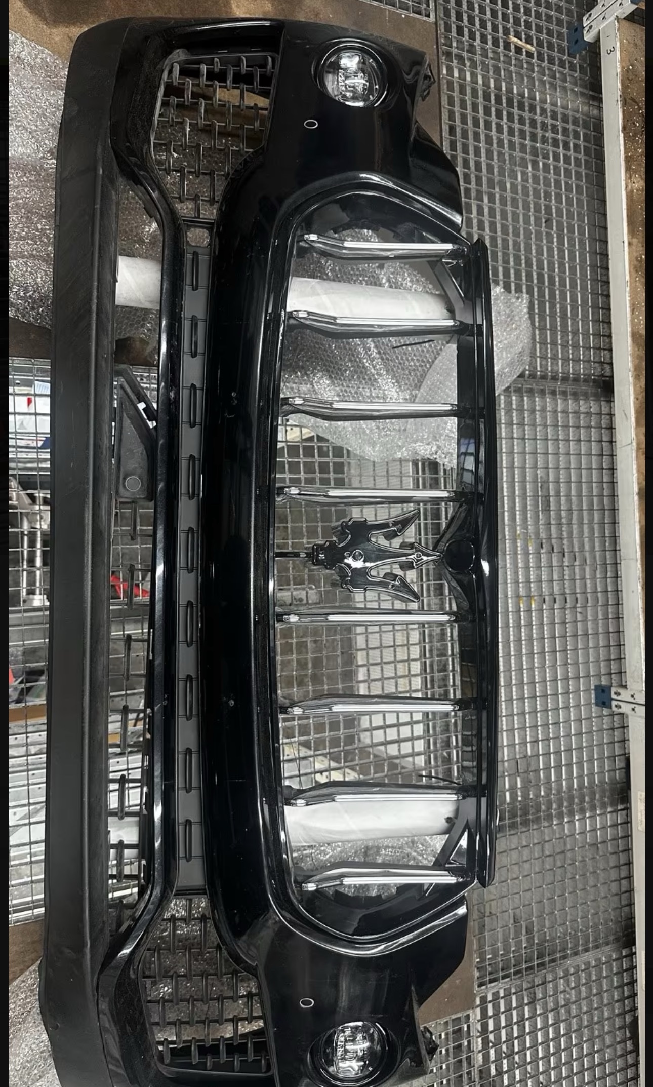 MASERATI LEVANTE GRANLUSSO FRONT BUMPER WITH GRILLE