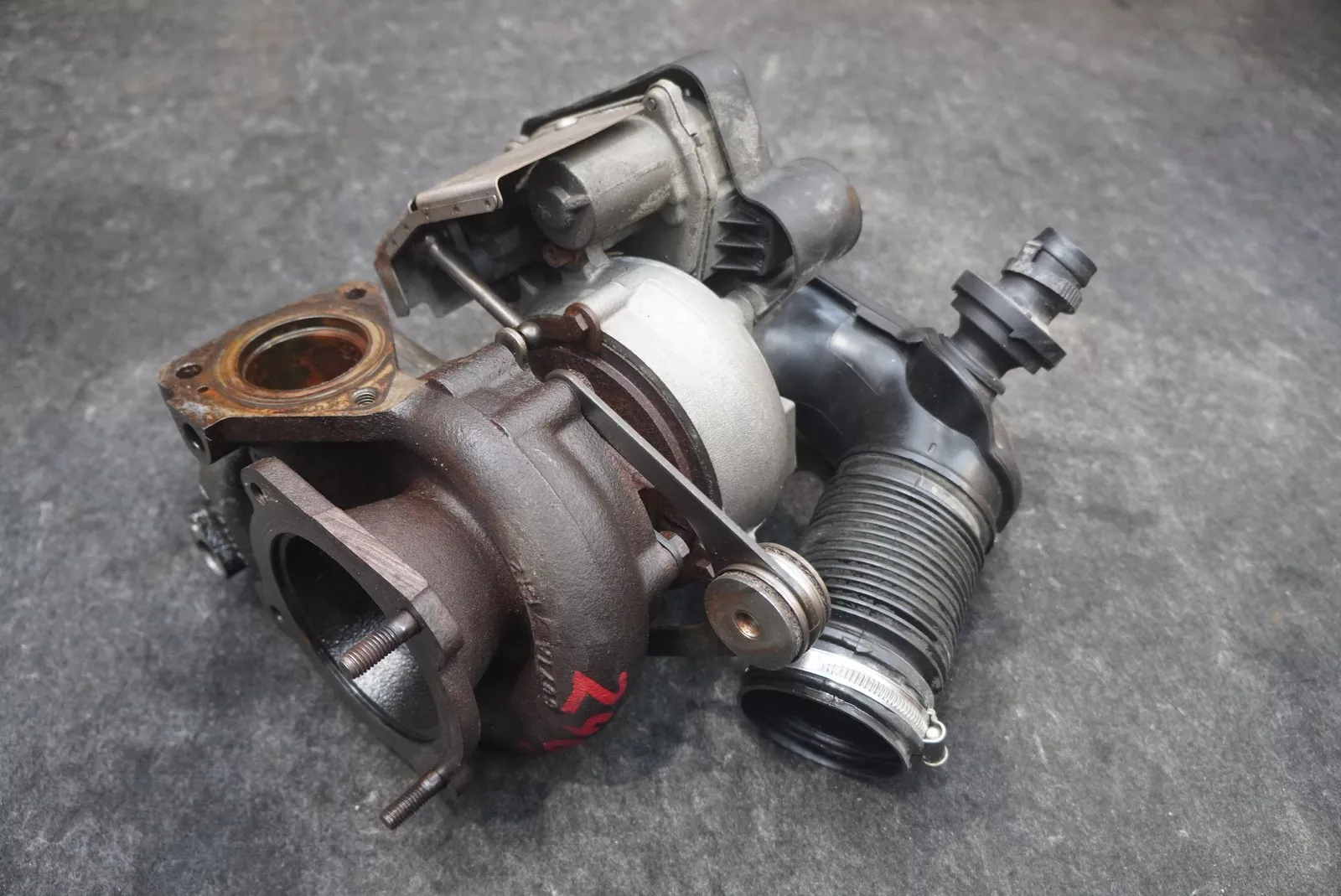 Right Engine Turbocharger 3.8L 9A112301870 OEM Porsche 911 Turbo S 991 2017