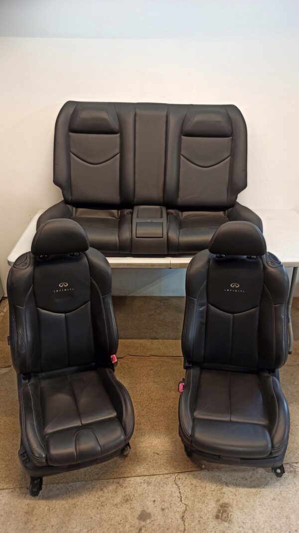 INFINITI G37 RHD  seats