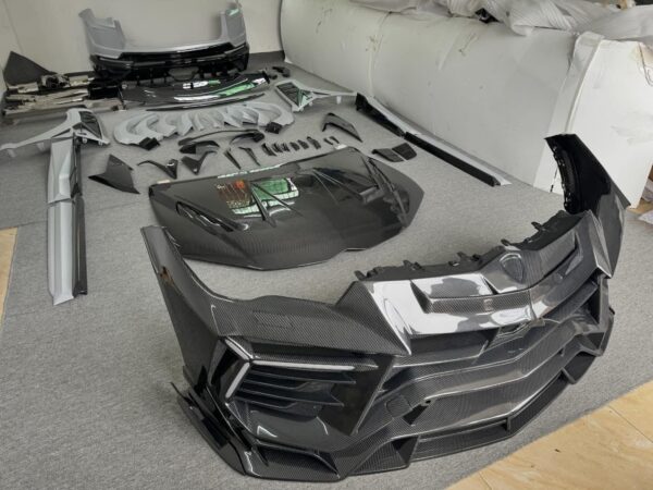 Lamborghini urus 3rd generation m-style dry carbon body kit - Image 3