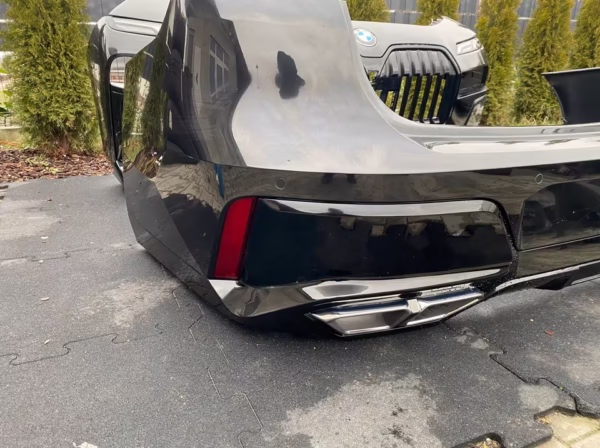 BMW G70 7 Series FRONT Bumper + Rear Bumper 2023 - Image 7