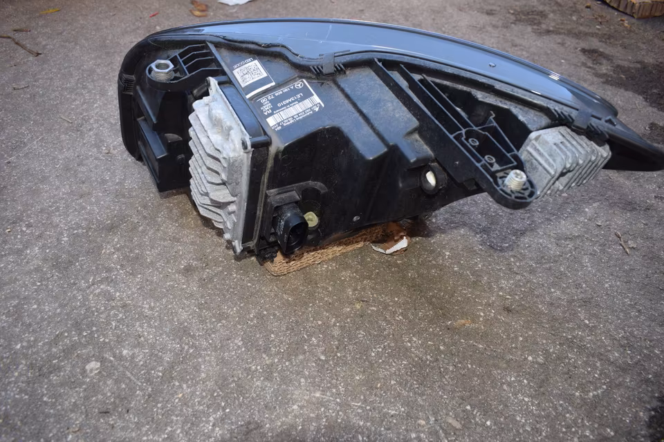 Mercedes AMG GT C190 Headlight A1909067800 A1909067200 - Image 2