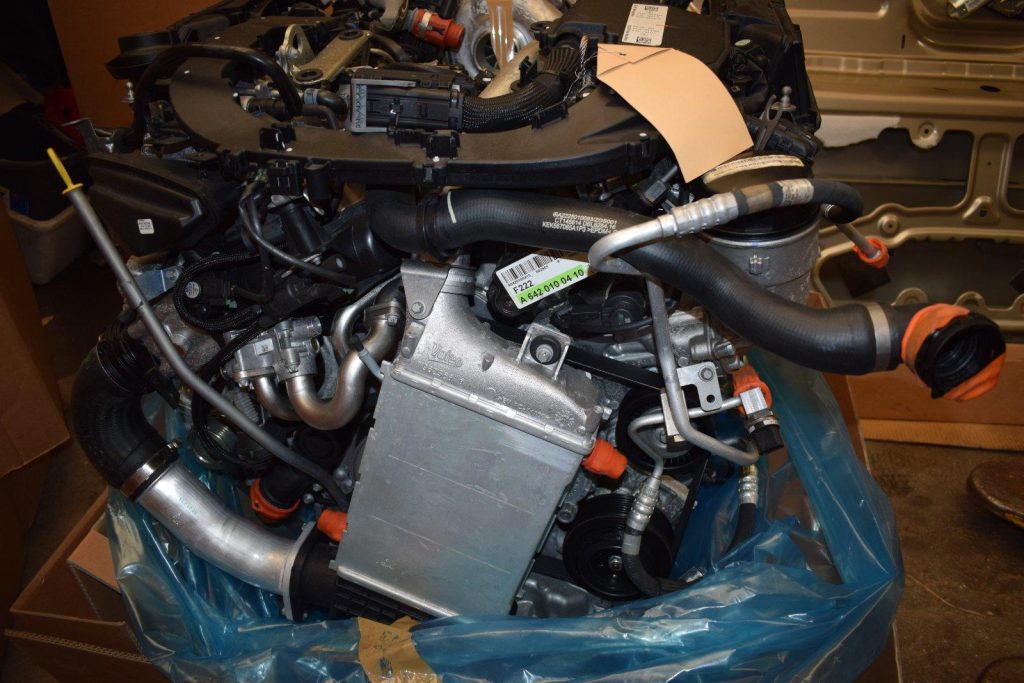 Mercedes S-Class 350d Engine - Image 9