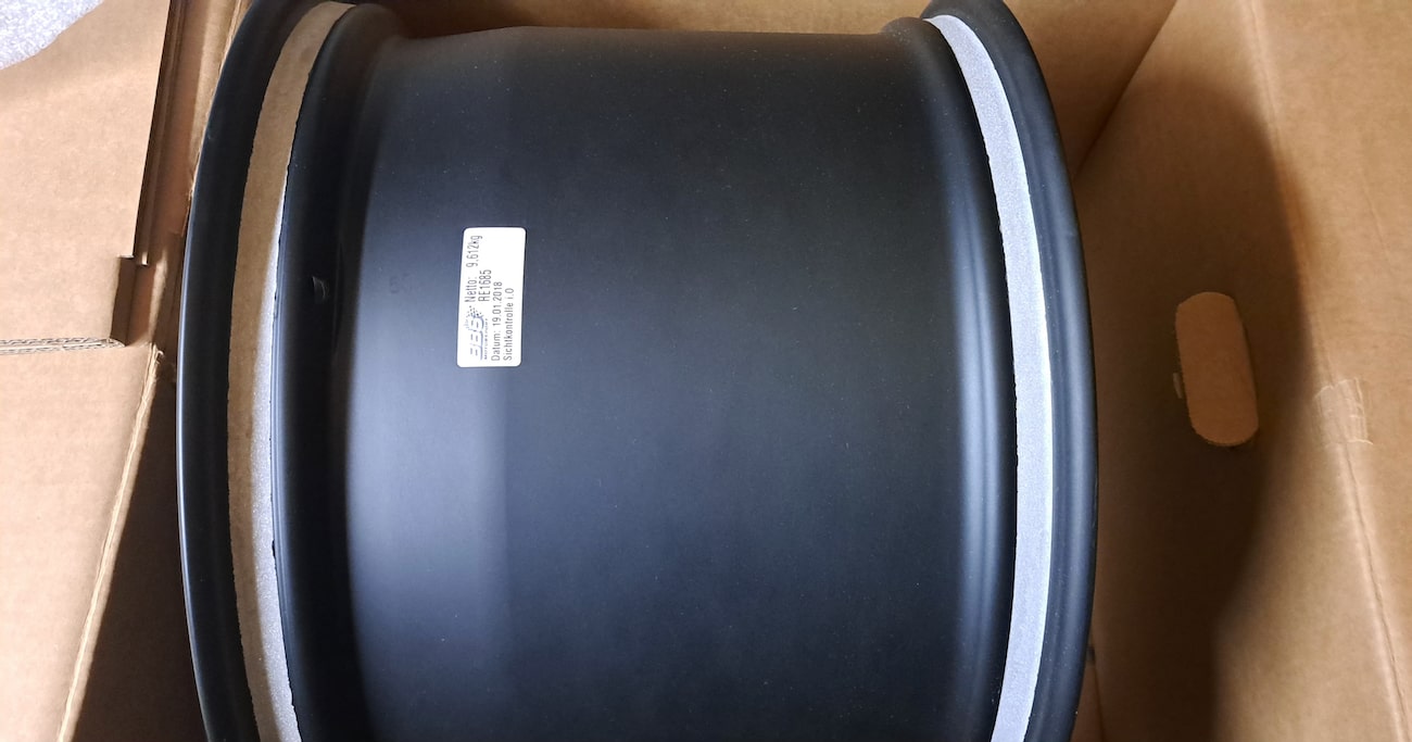 NOS Forged Magnesium 18" Mercedes-AMG GT3 Wheels - Image 4