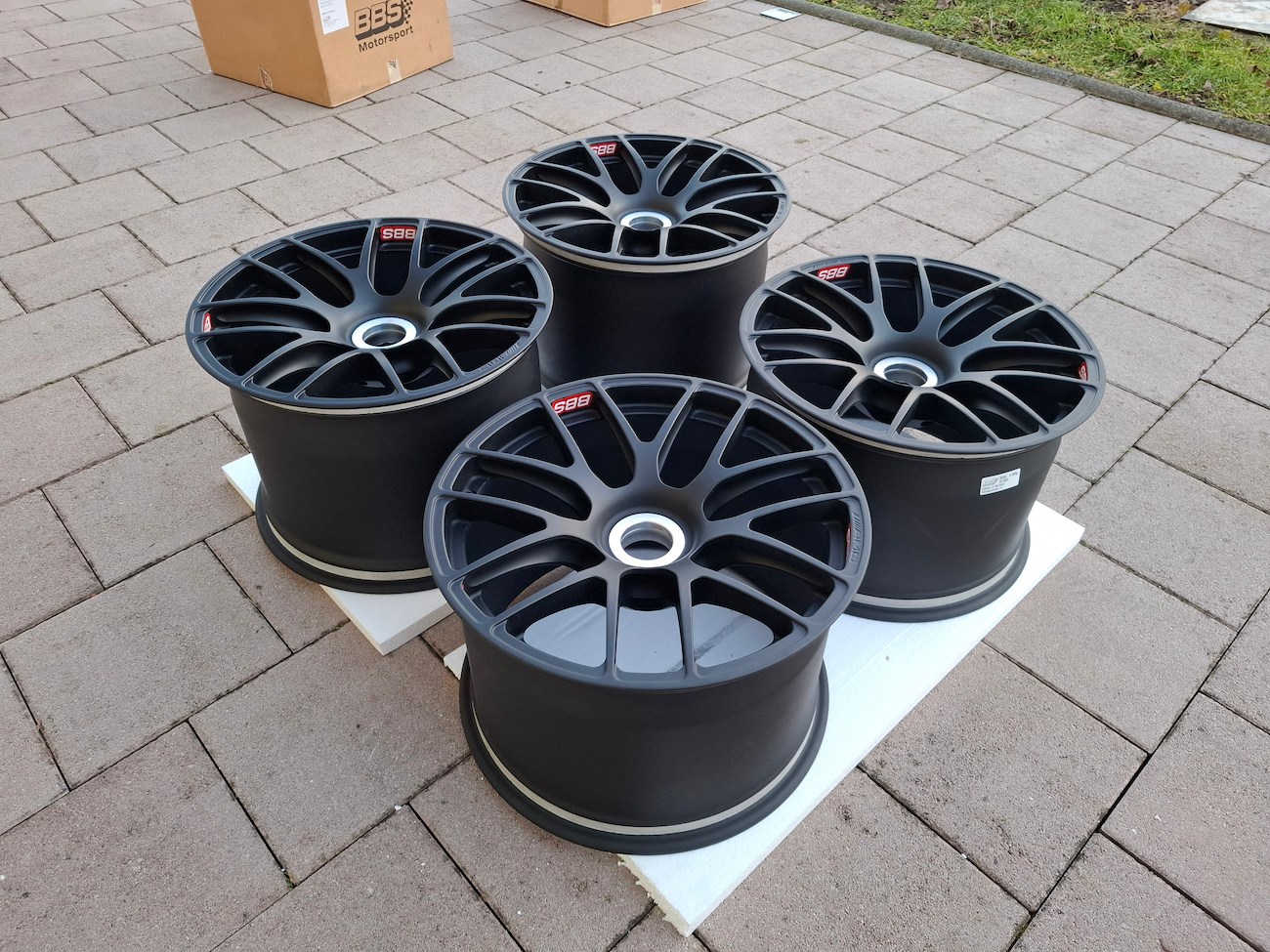 NOS Forged Magnesium 18" Mercedes-AMG GT3 Wheels - Image 12