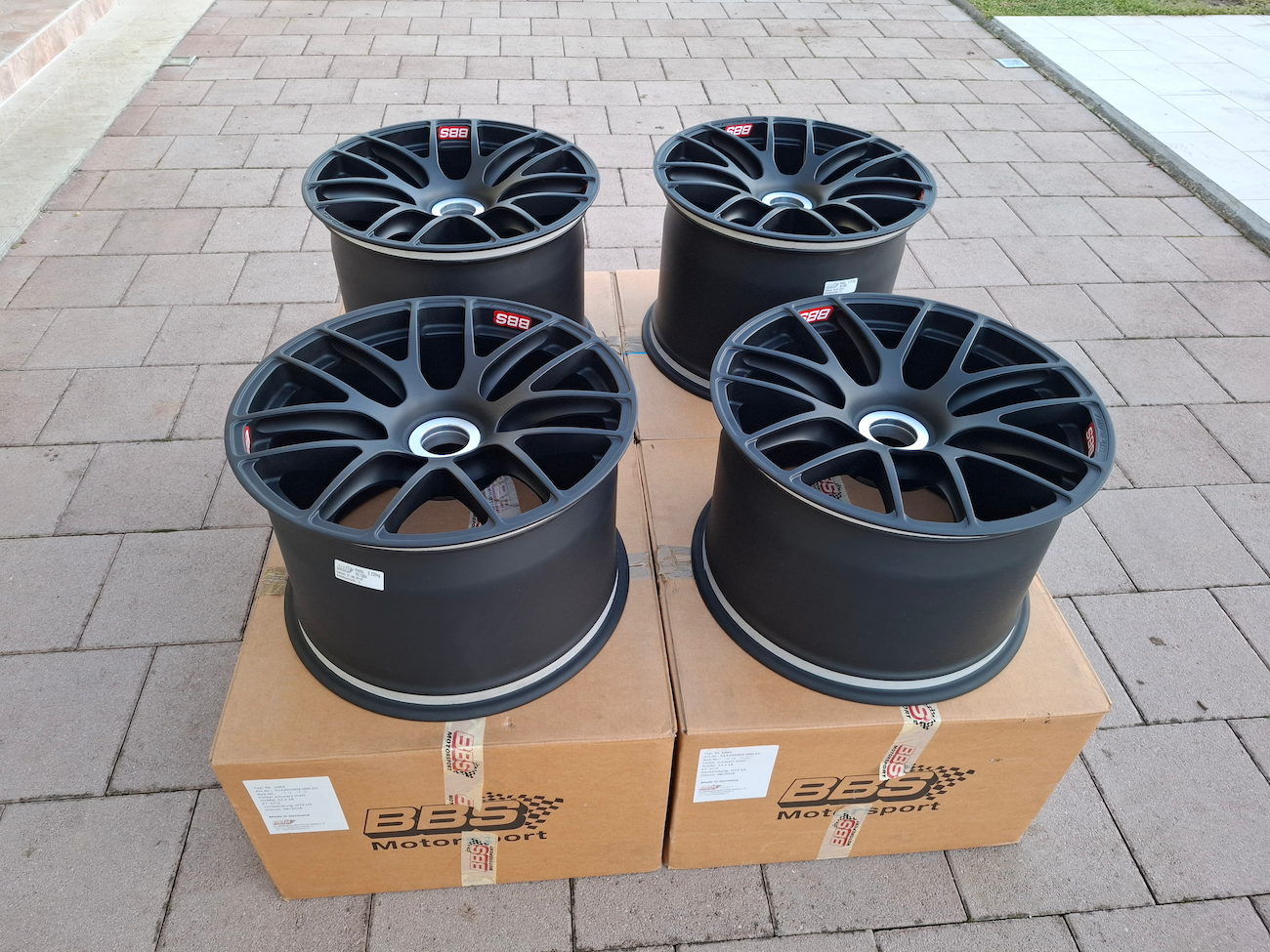 NOS Forged Magnesium 18" Mercedes-AMG GT3 Wheels