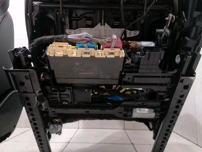 Mercedes C63 AMG w205 Perfomance front seats - Image 3