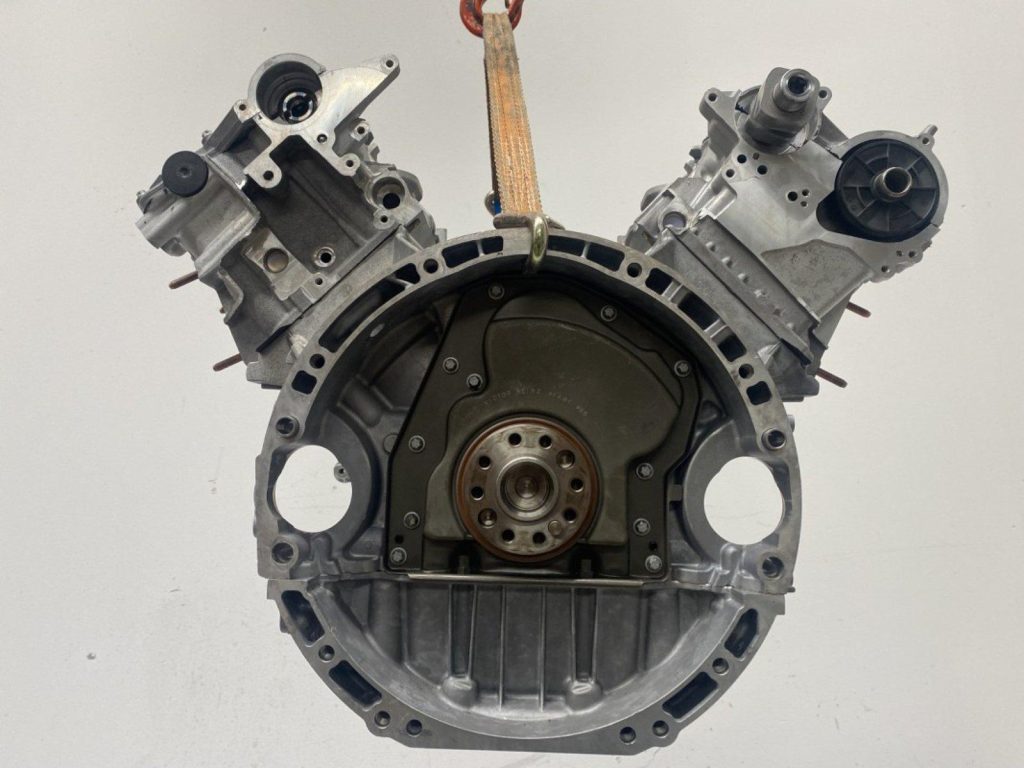 Mercedes ML 63 AMG Engine M157.982 - Image 2