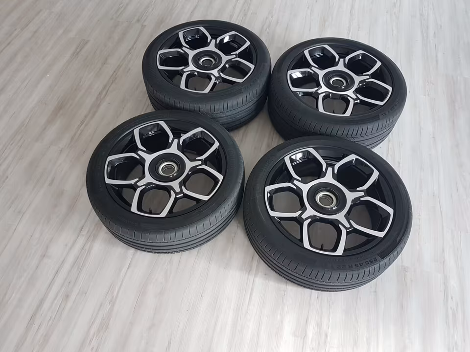 Rolls Royce Cullinan BLACK BADGE 22 Inch Alloy Wheels - Image 7