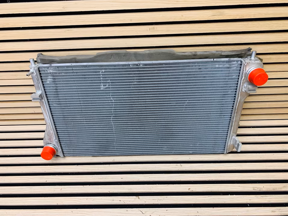 Aston Martin Vanquish Water Cooler Radiator CD338W000BB - Image 4