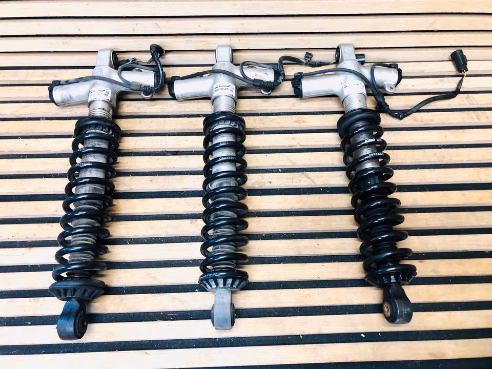 McLaren MP4 12C Front Shock Absorber 11B0705CP 03