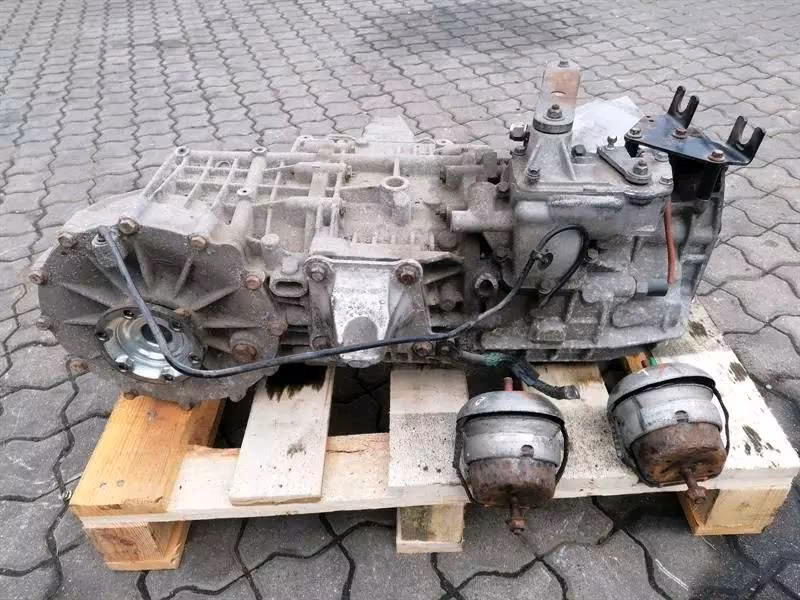 ASTON MARTIN VANTAGE 4.3 V8 Manual Transmission - Image 8