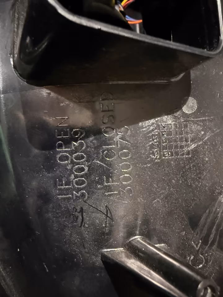 Aston Martin Vantage, 2011 model, left headlight - Image 2