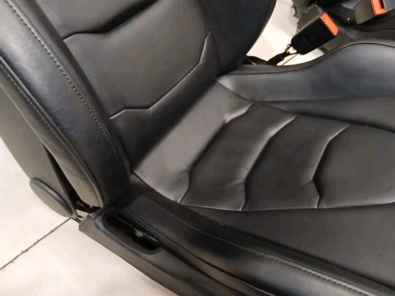 McLaren 650S Spider 14-17 seats leather - Image 3