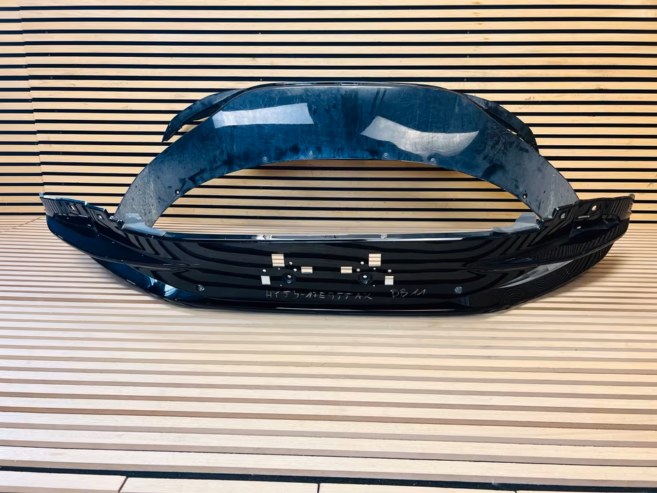 Aston Martin DB11 rear bumper/valance HY5317E955AK - Image 5