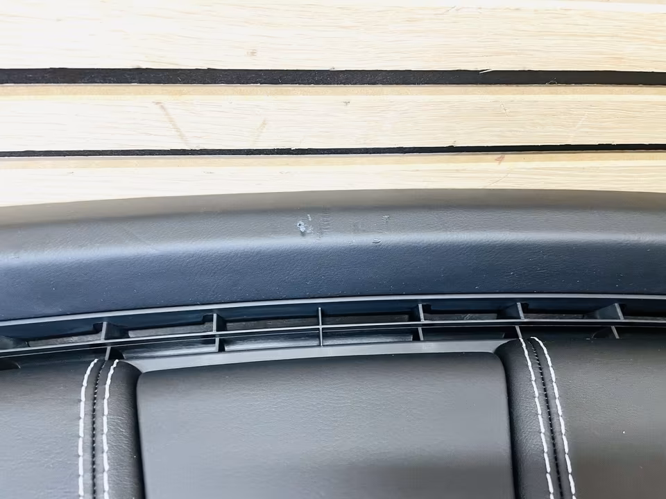 Aston Martin DBX leather dashboard - Image 5