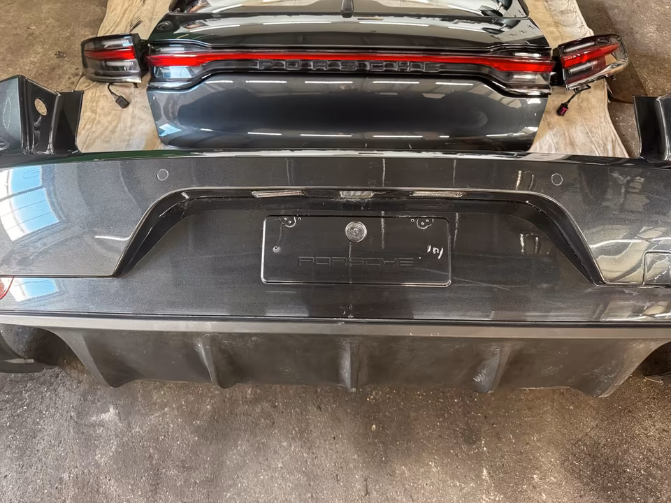 Porsche Macan Facelift Rear 2020 Sport Design Volcano Grey - Image 6