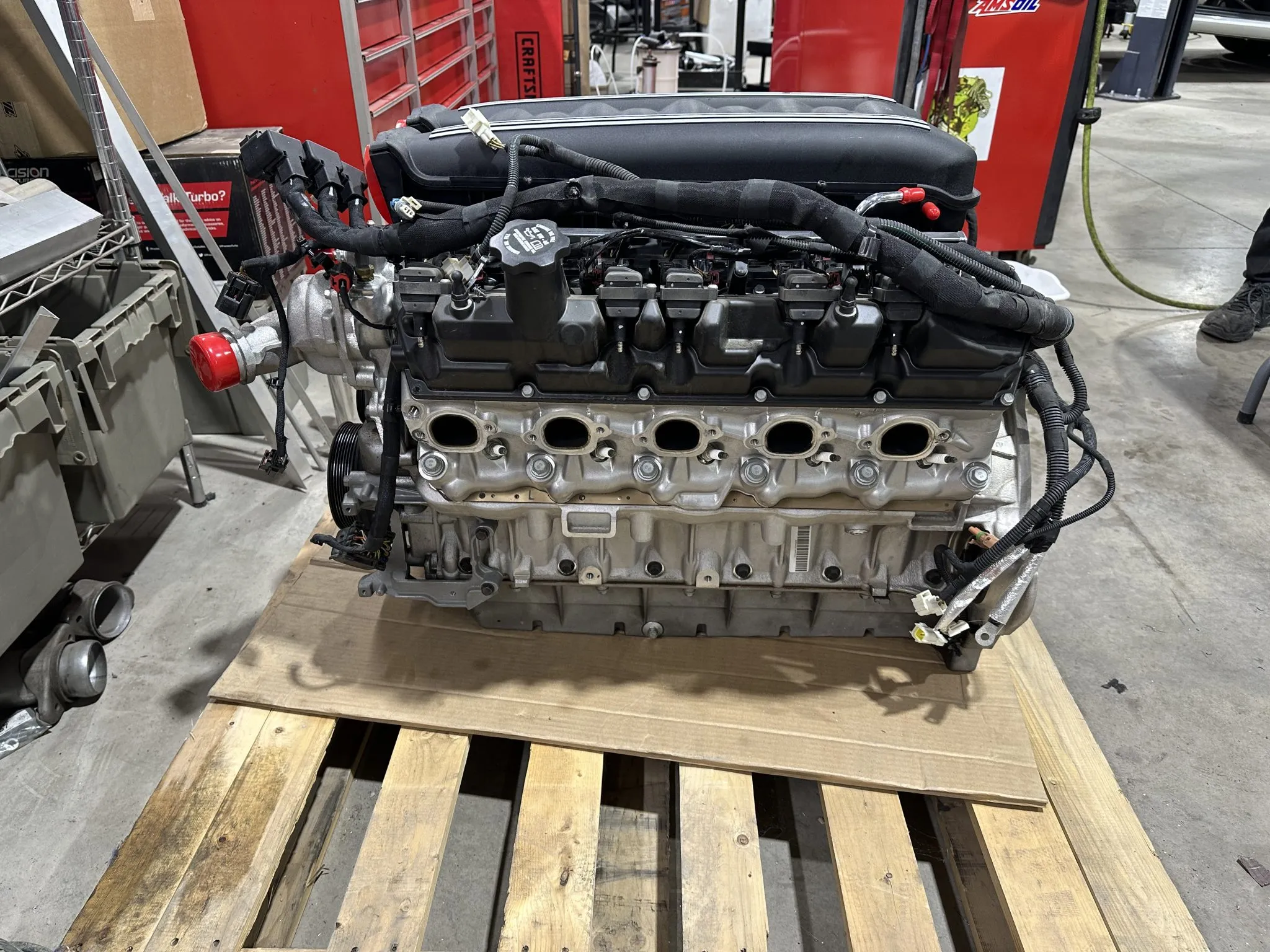 SRT Viper 8.4L V10 Engine - Image 17