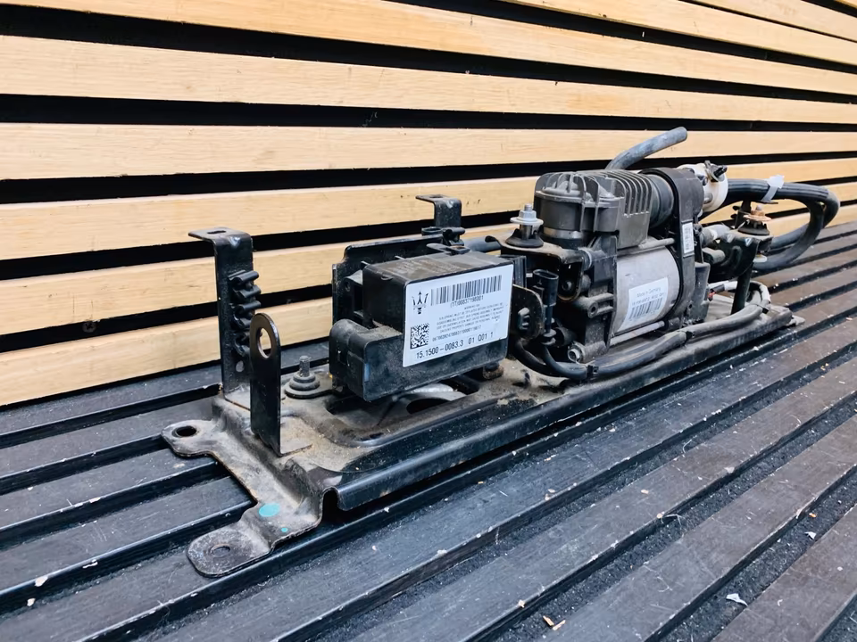 Maserati Levante Air Suspension Air Compressor 670039247 - Image 10