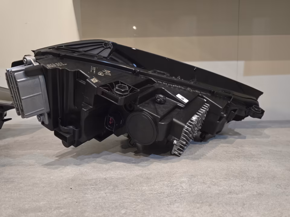 Lamborghini Urus Headlights Right Left Matrix LED 4ML941035C - Image 2