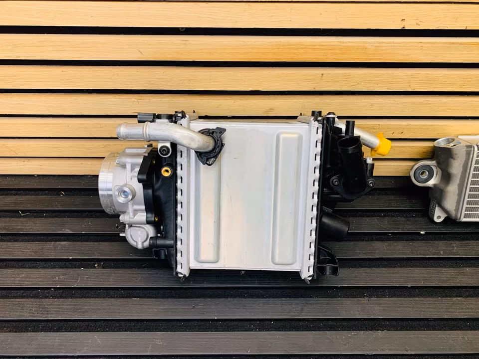 Aston Martin DB11 Radiator JY536A642AB - Image 8