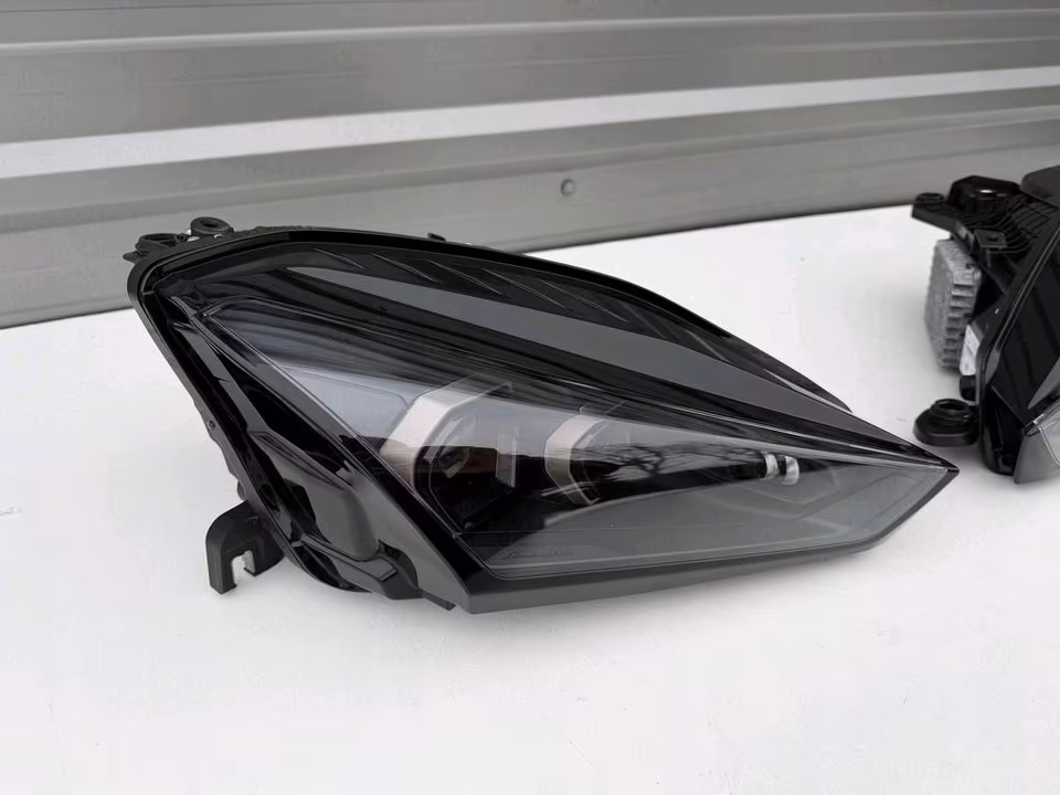 LAMBORGHINI REVUELTO HEADLIGHTS SET NEW - Image 8