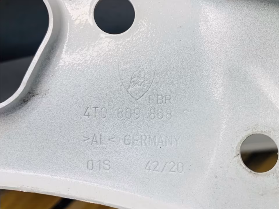 Lamborghini Huracán Coupe Sidewall Right Bianco Icarus - Image 3