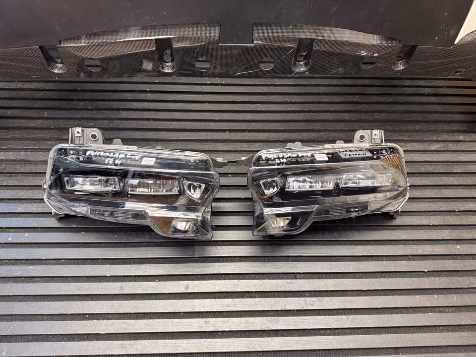 Ferrari Purosangue bonnet bumper headlight - Image 9