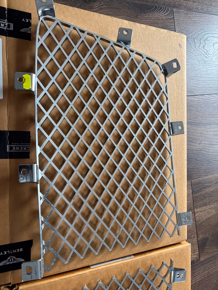 Bentley Bentayga Chrome Grille - Image 2