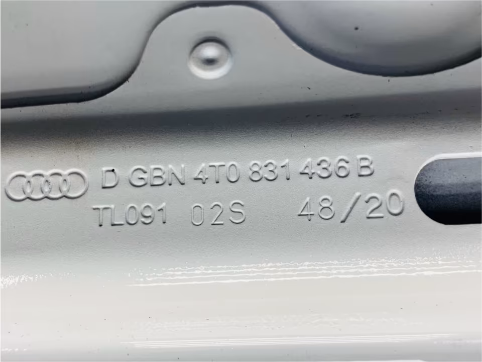 Lamborghini Huracan Door Left 4T0831436B Bianco Icarus - Image 4