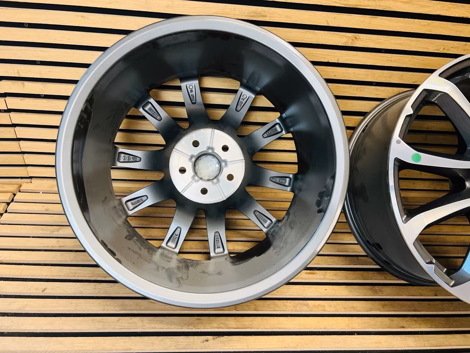 Maserati Levante Alloy Wheels Set 19 Inch 670047899 Nail New - Image 2
