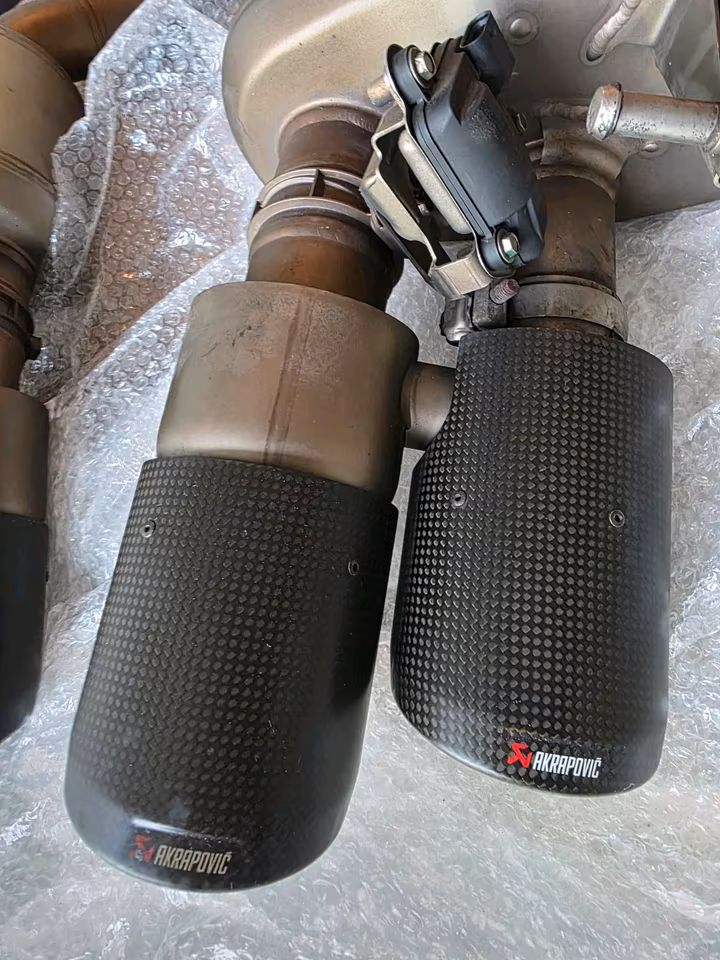 Akrapovic SAGA Titanium Carbon Porsche Panamera Turbo GTS Hybr. ECE - Image 8