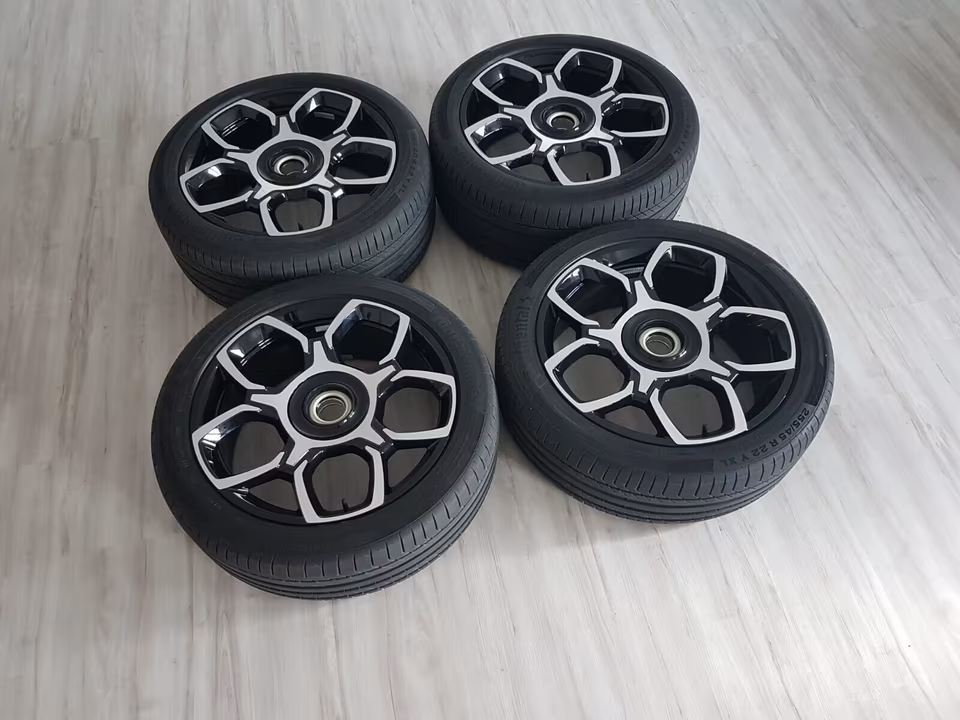 Rolls Royce Cullinan BLACK BADGE 22 Inch Alloy Wheels - Image 8
