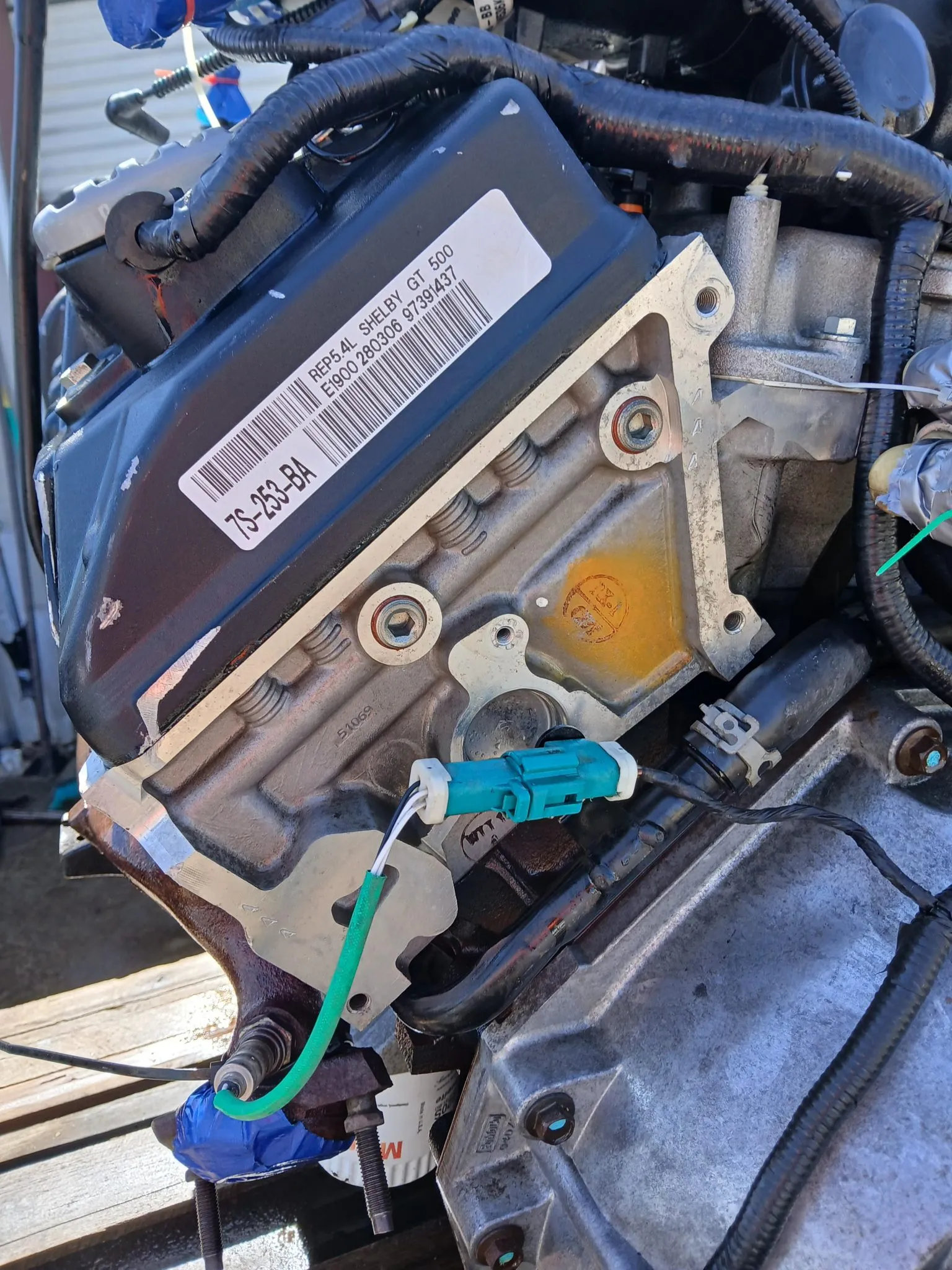 5.4-Liter Ford SVT V8 Engine and 6-Speed Transmission - Image 6