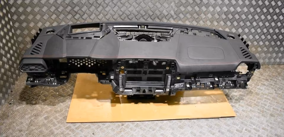 LAMBORGHINI URUS DASHBOARD - Image 6