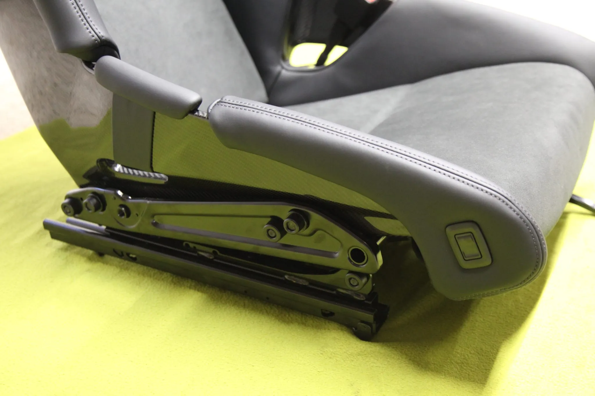 Porsche 992 Bucket Seats - Image 13