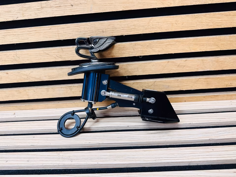 Bentley Mulsanne Logo Emblem Bonnet 3Y0853617 - Image 7