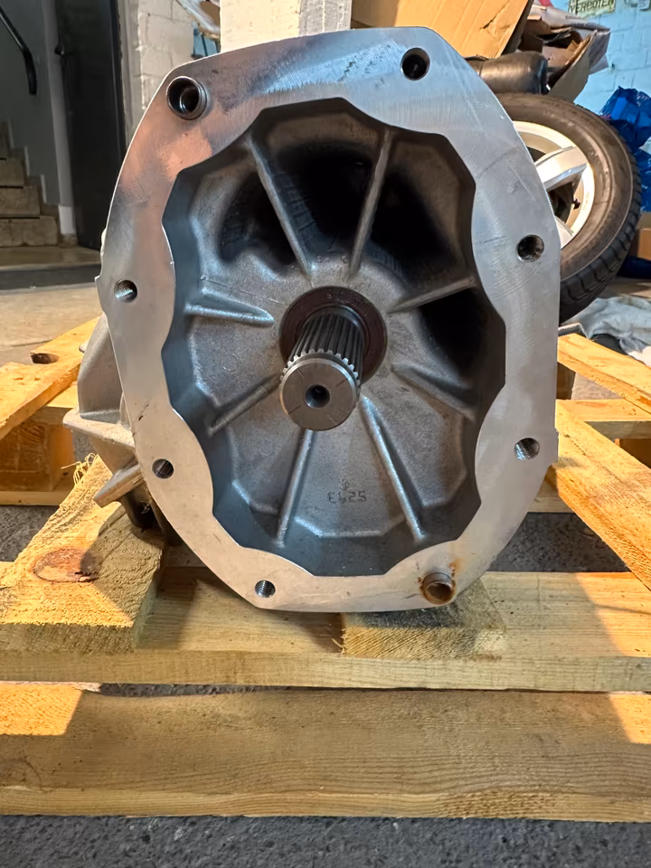 Aston Martin V8 Vantage Gertiebe BG33-7002-BJ / 2000km - Image 6