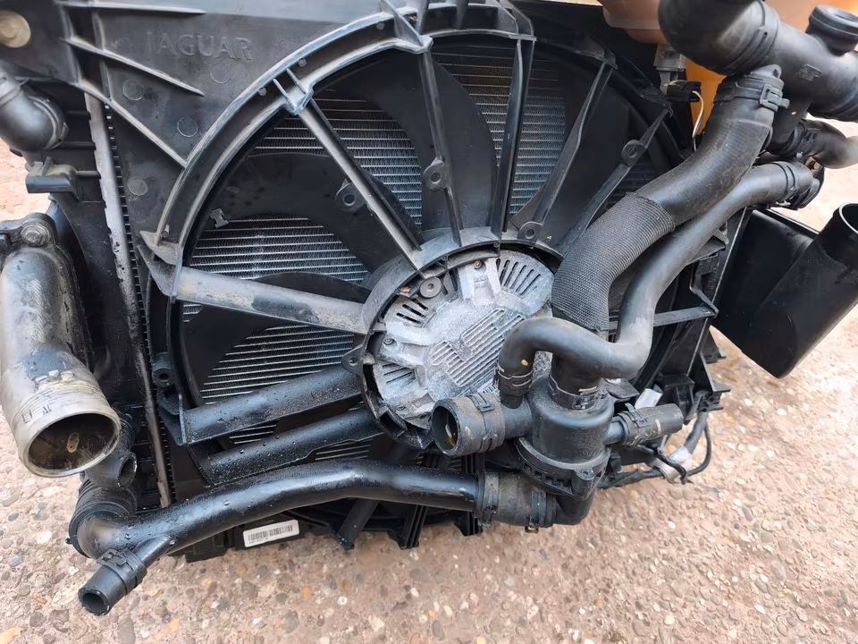 Jaguar XJ X351 pre-facelift water cooler radiator - Image 3